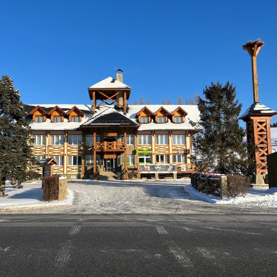 Nestville Apartments Hniezdne Exterior foto